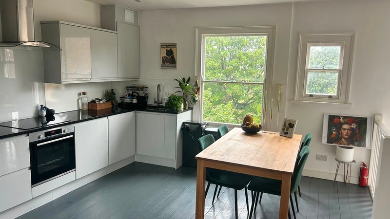 Room Downs Park Road in Greater London