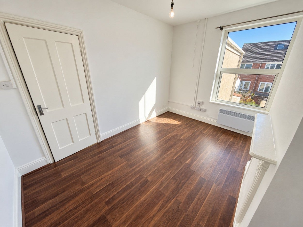 Room Kingston Road in Bristol
