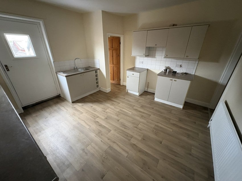 Flat Station Lane in Wakefield