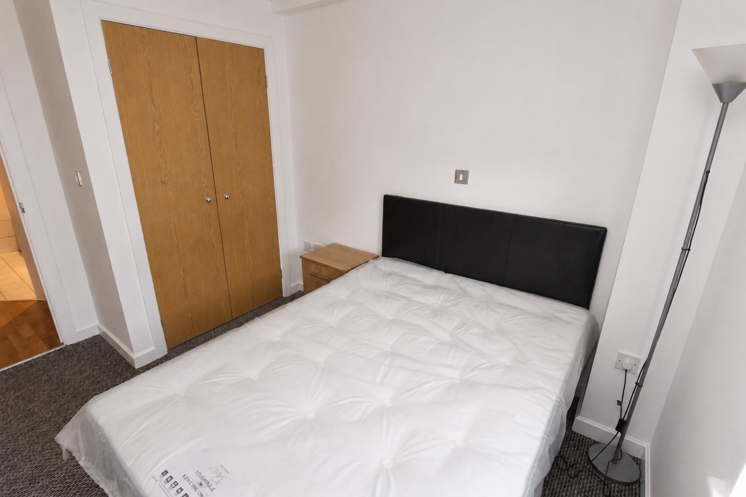 Flat Whitehall Quay in Leeds