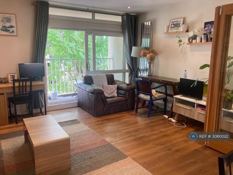 Flat Victoria Rise in Greater London