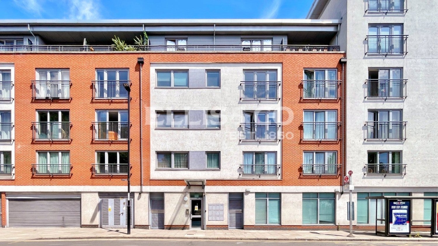 Flat Mattock Lane in Greater London