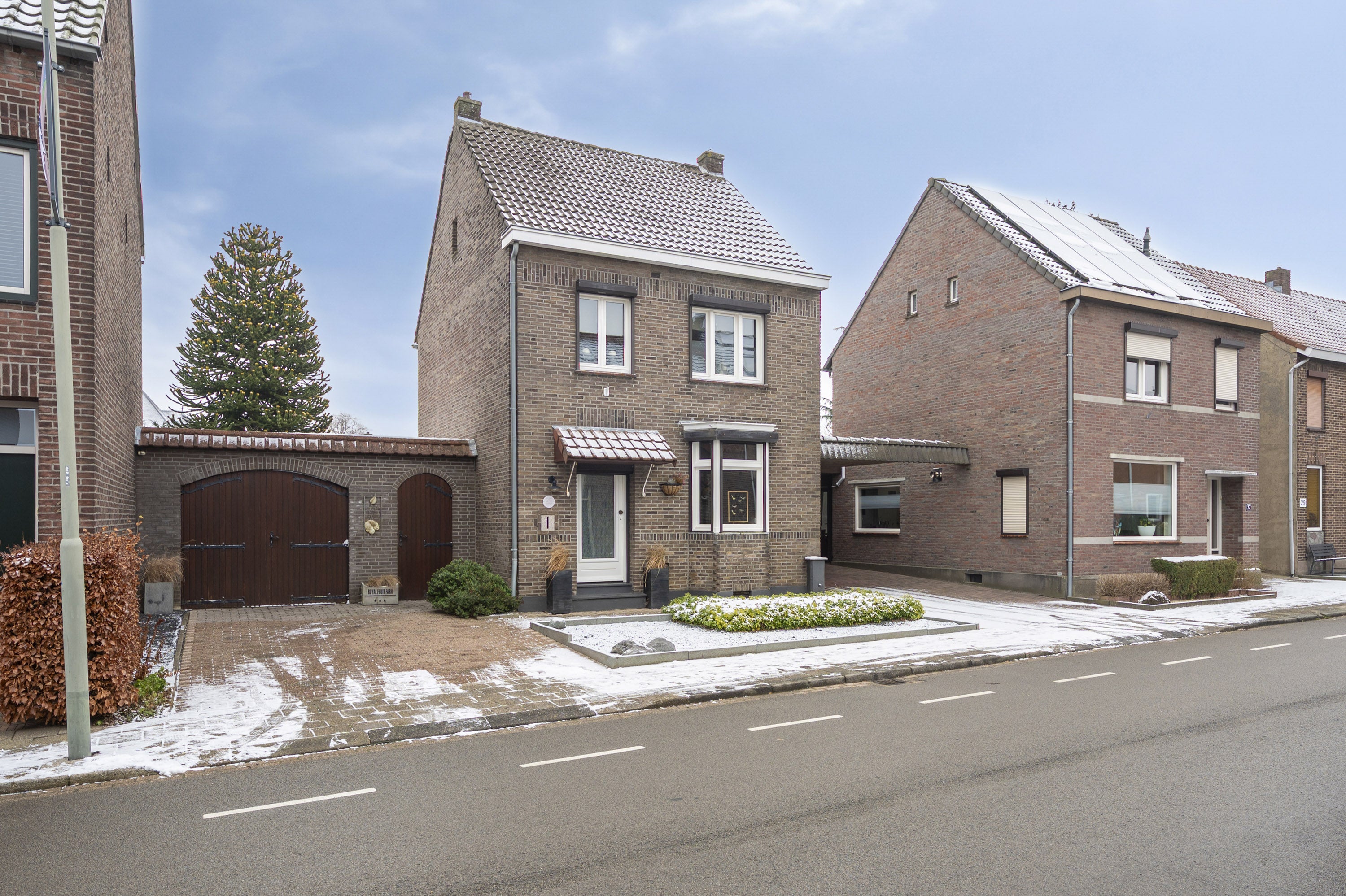 Huis Raadhuisstraat 25 in Grevenbicht