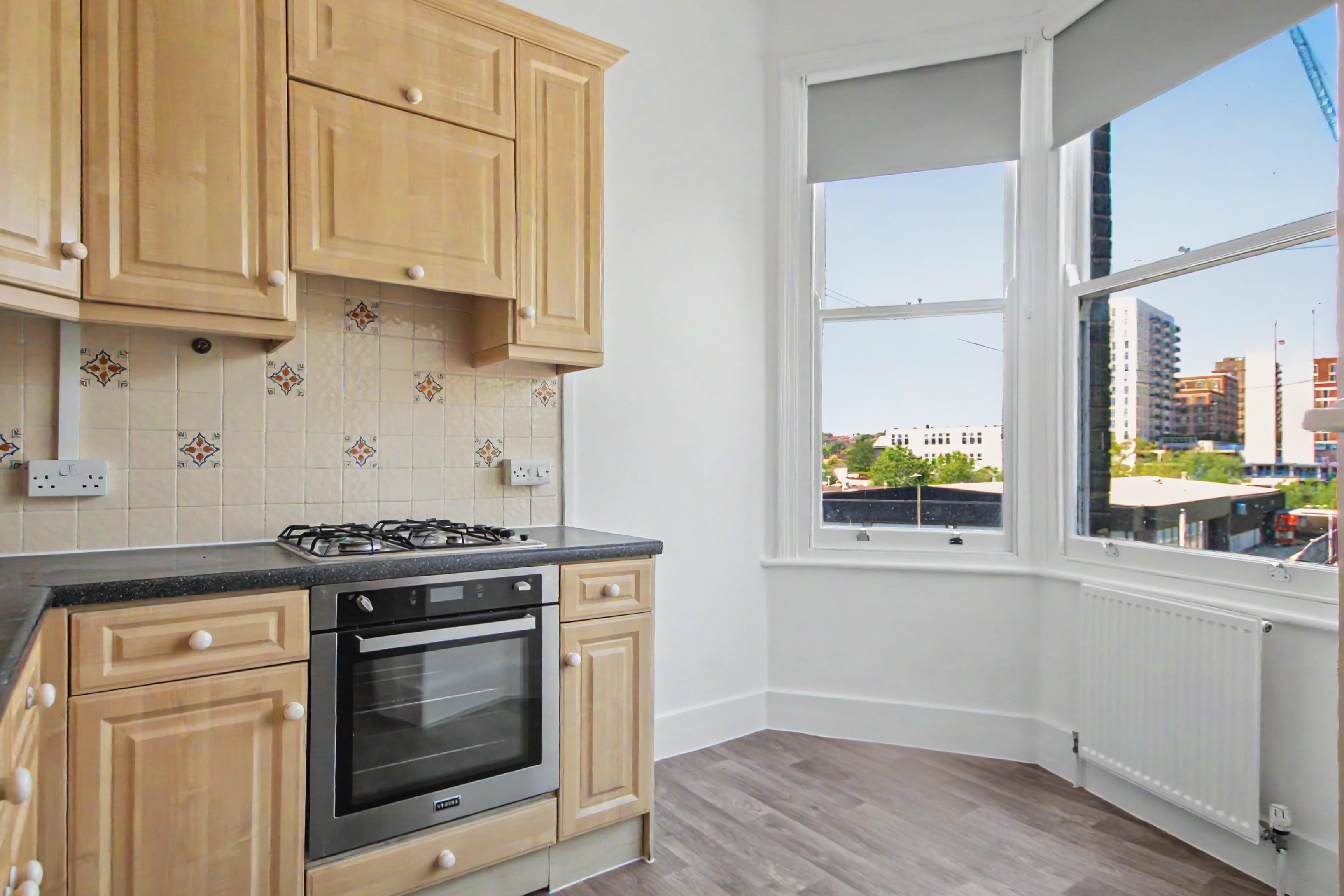 Flat Garrick Road in Greater London