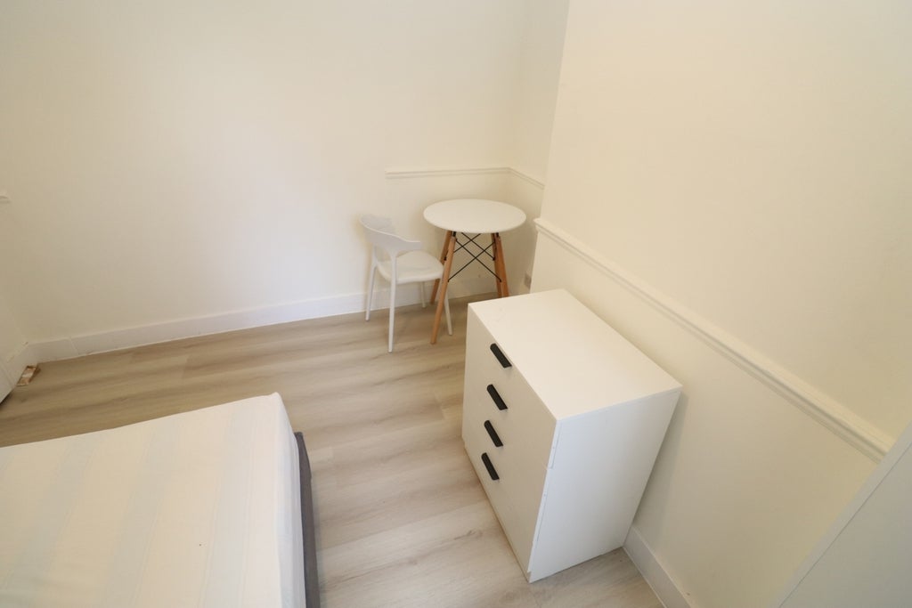 Room Globe Road in Greater London