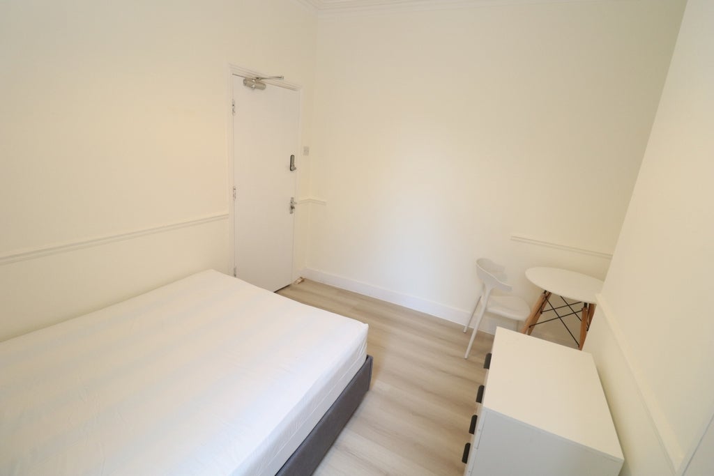 Room Globe Road in Greater London