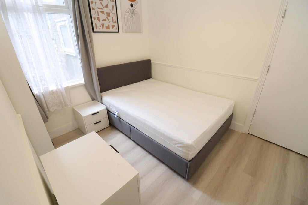 Room Globe Road in Greater London