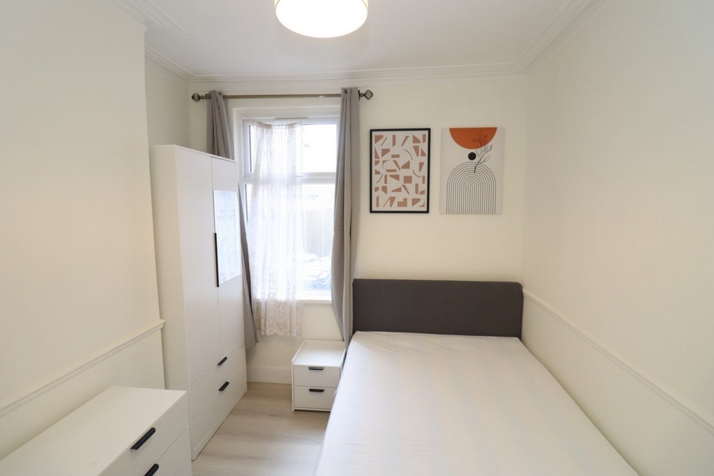 Room Globe Road in Greater London