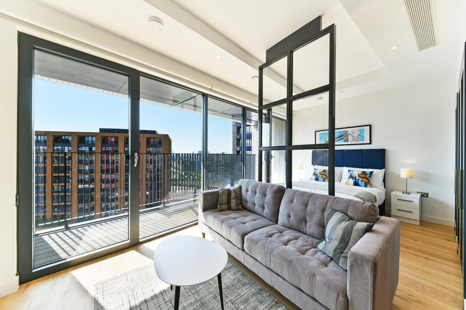 Flat City Island Way in Greater London