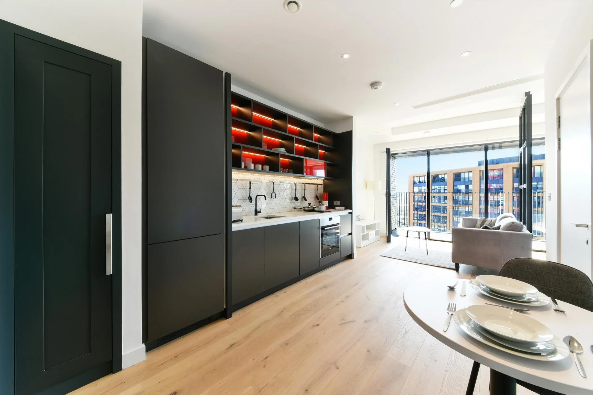 Flat City Island Way in Greater London
