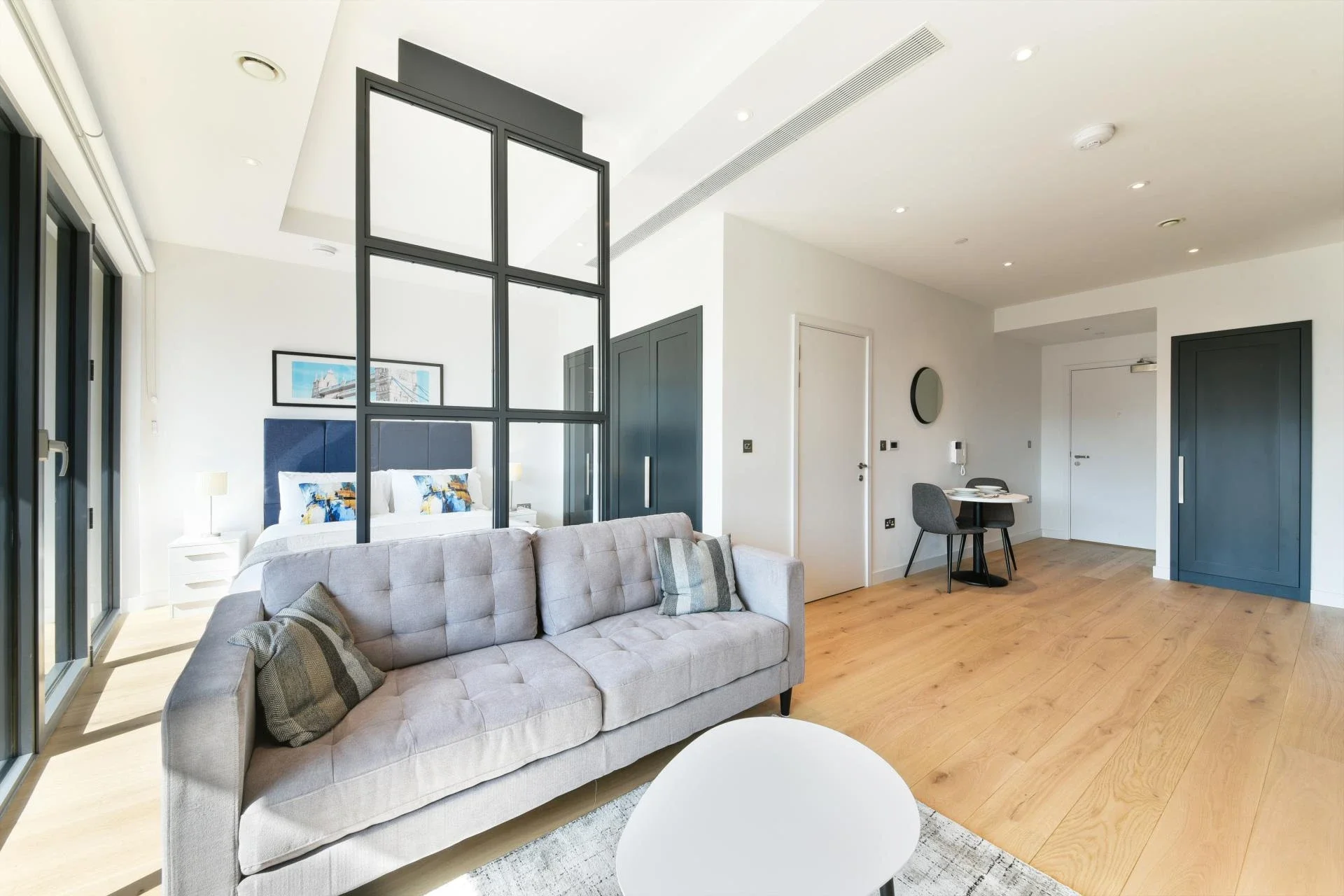 Flat City Island Way in Greater London