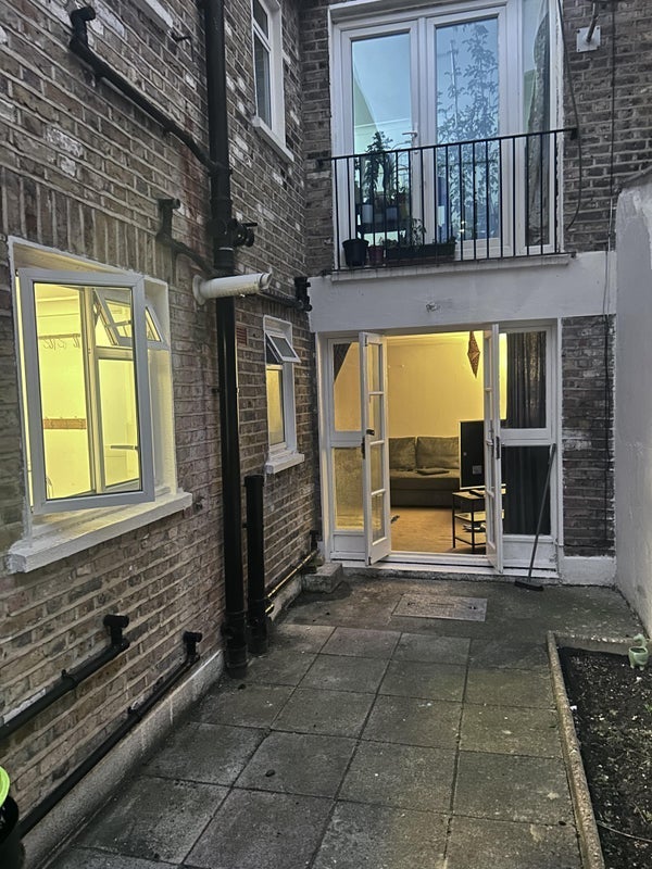 Room Ferndale Road in Greater London