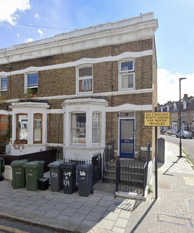 Room Ferndale Road in Greater London