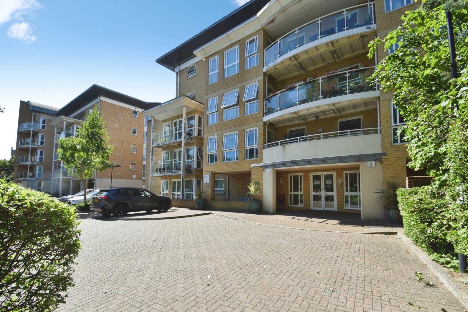Flat Sparkes Close in Greater London