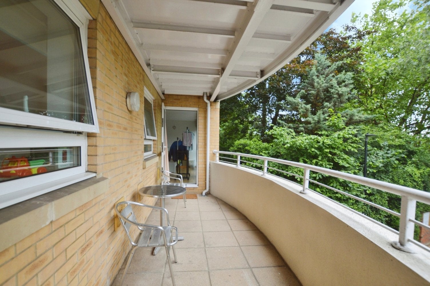 Flat Sparkes Close in Greater London