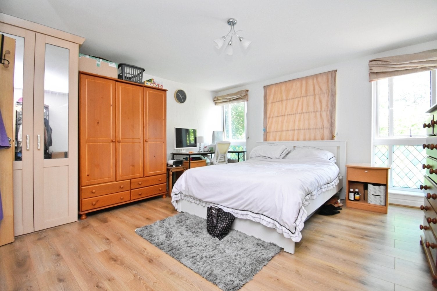 Flat Sparkes Close in Greater London