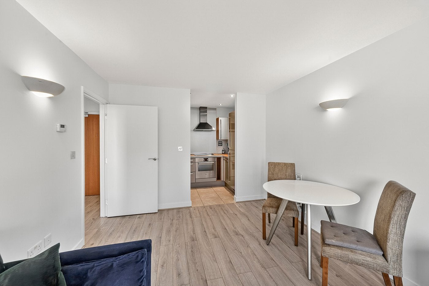 Flat Blackwall Way in Greater London