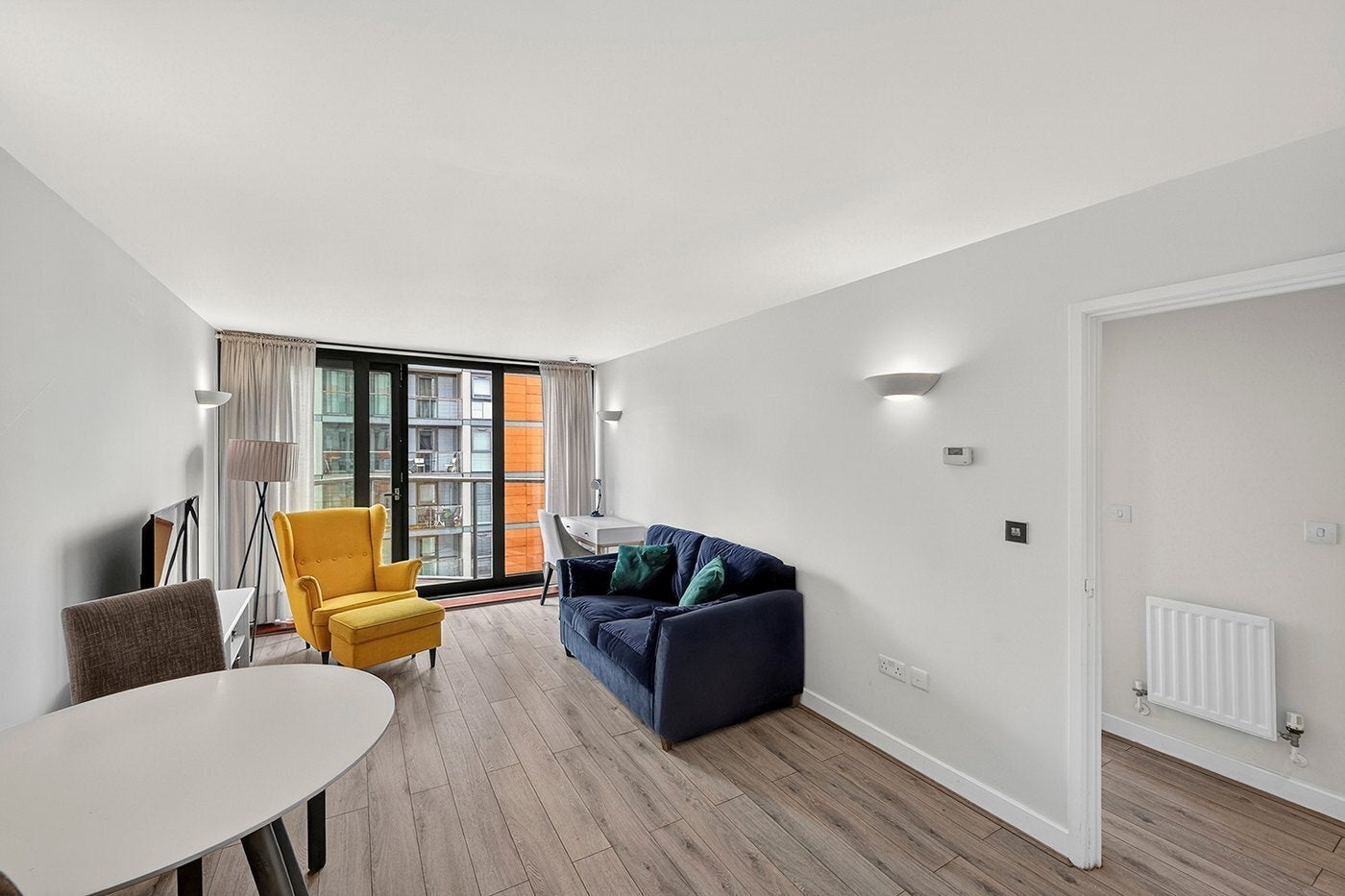 Flat Blackwall Way in Greater London