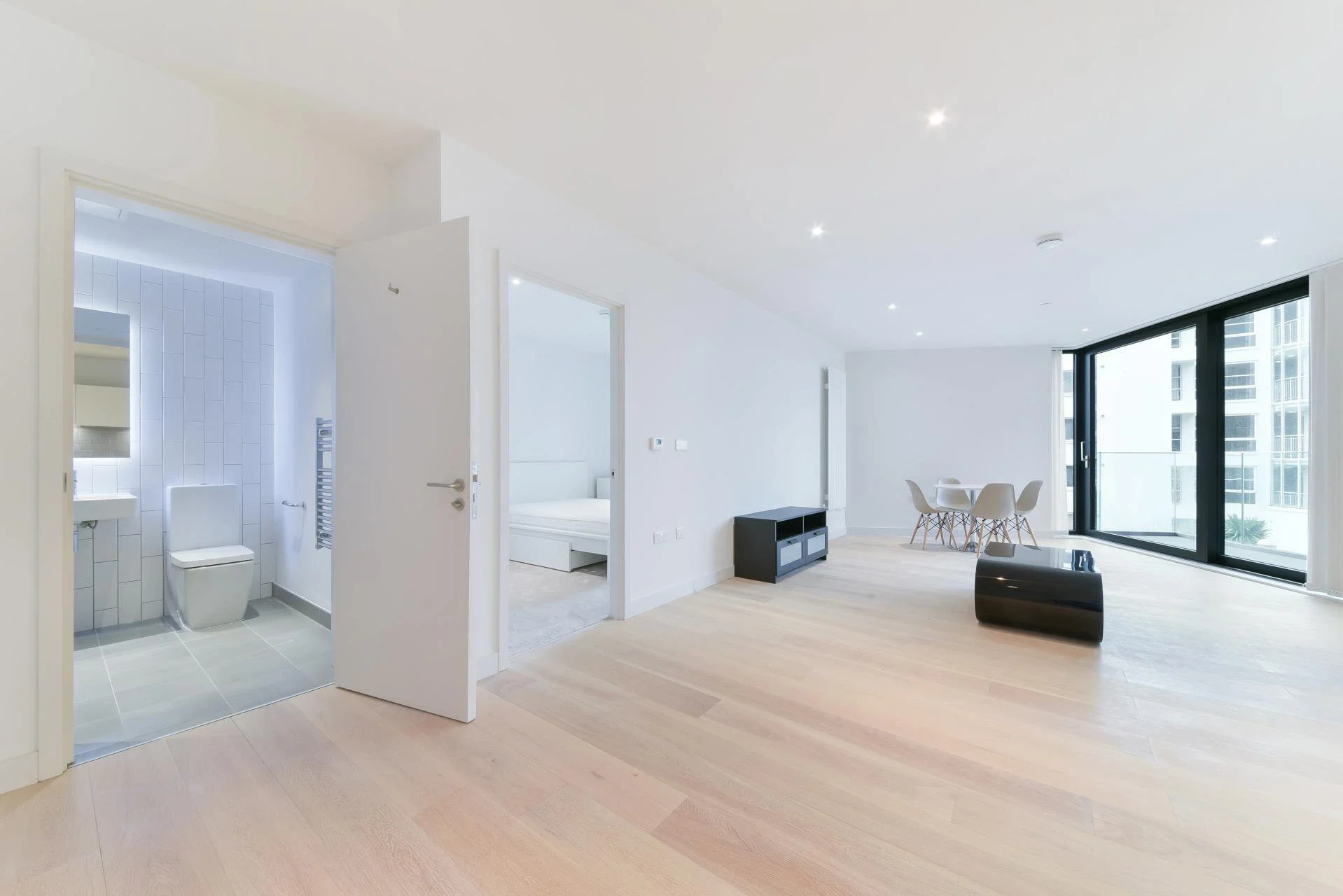 Flat Starboard Way in Greater London