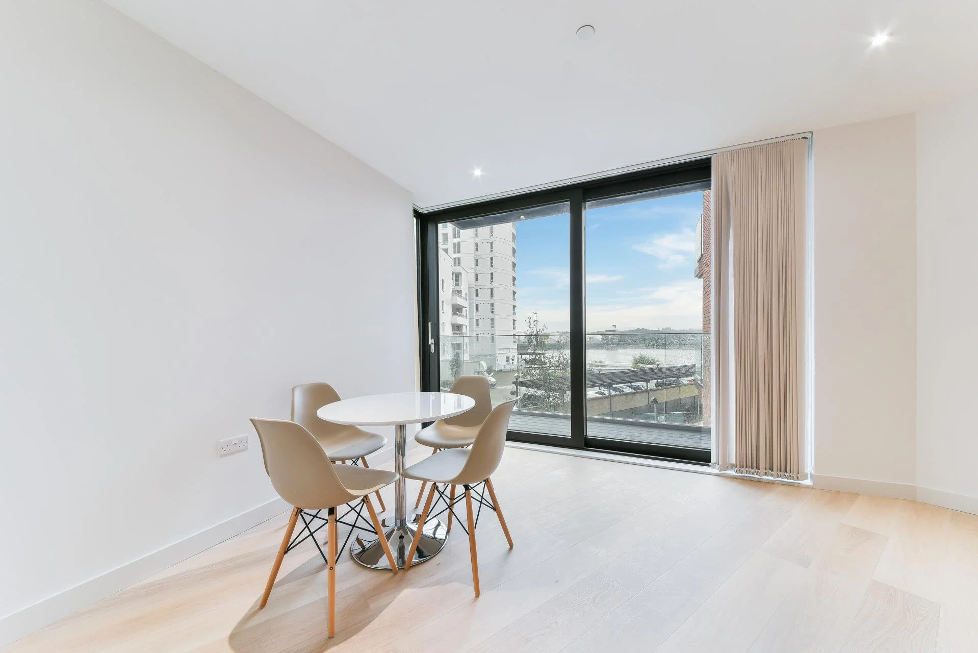 Flat Starboard Way in Greater London