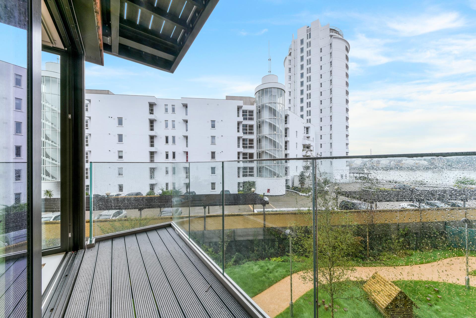 Flat Starboard Way in Greater London