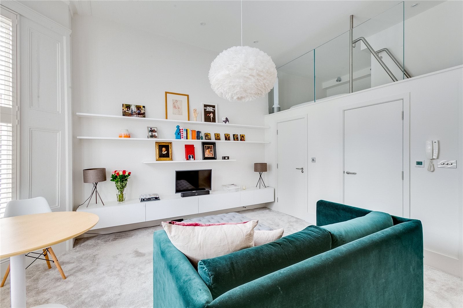 Flat Sinclair Gardens in Greater London