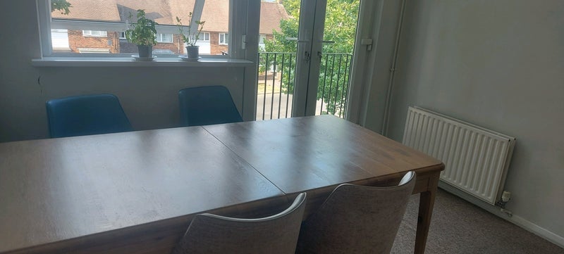 Room Southgate Drive in Crawley