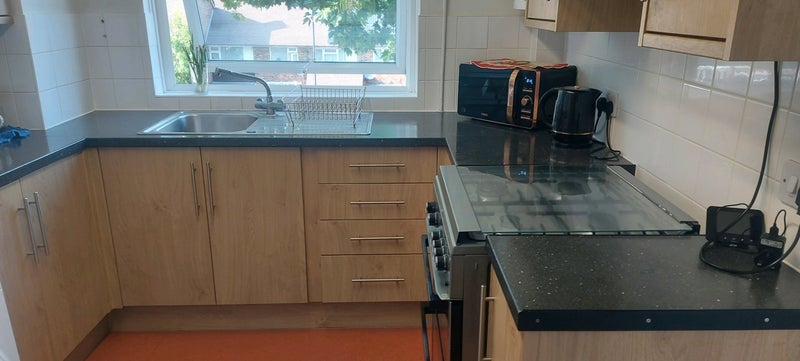 Room Southgate Drive in Crawley