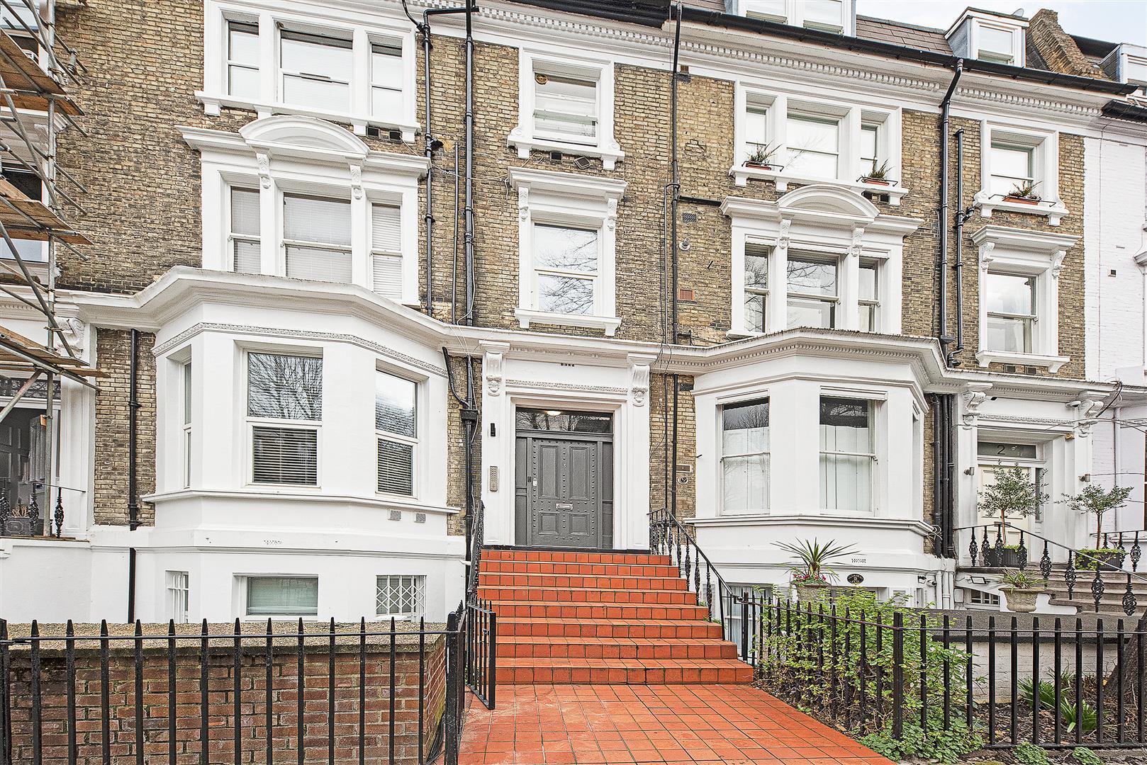 Flat Russell Road in Greater London