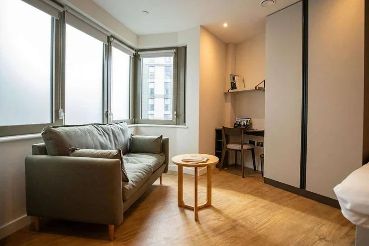 Flat Victoria Road in Greater London