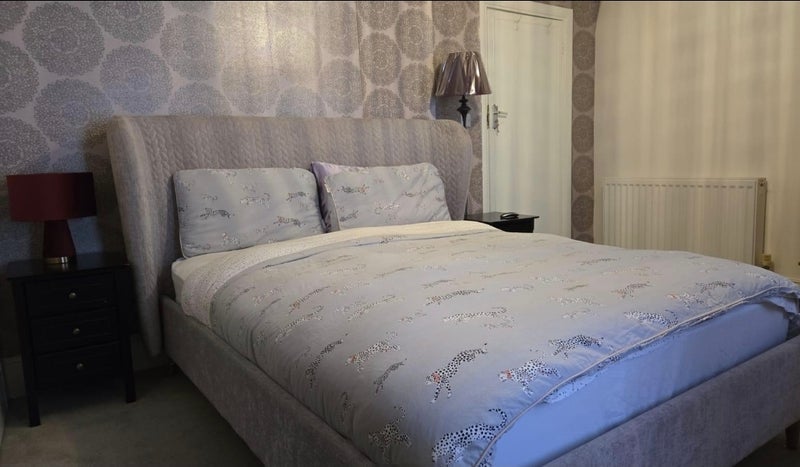 Room Ingledew Road in Greater London