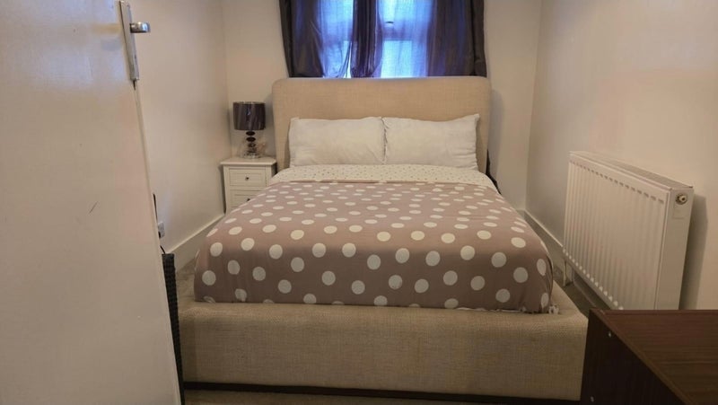 Room Ingledew Road in Greater London