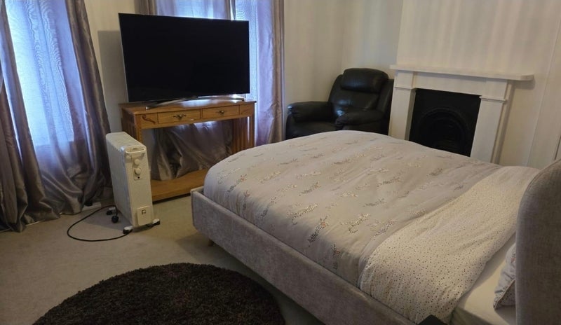 Room Ingledew Road in Greater London