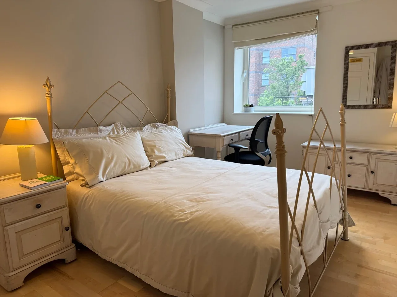Room Douglas Street in City of Westminster