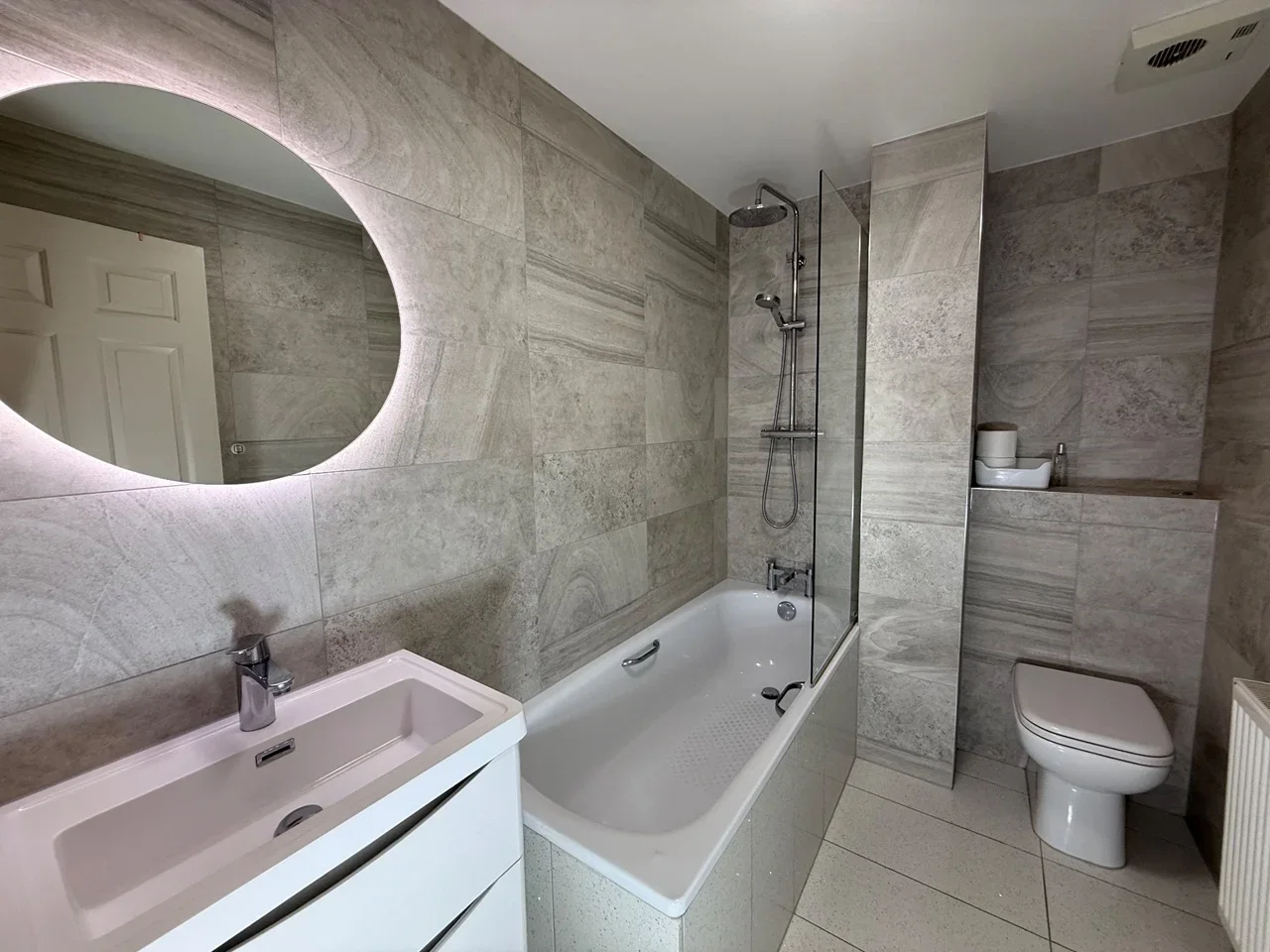 Room Douglas Street in City of Westminster