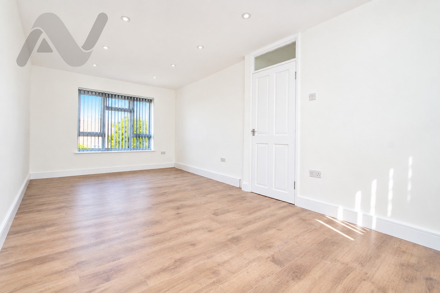 Flat The Hides in Harlow