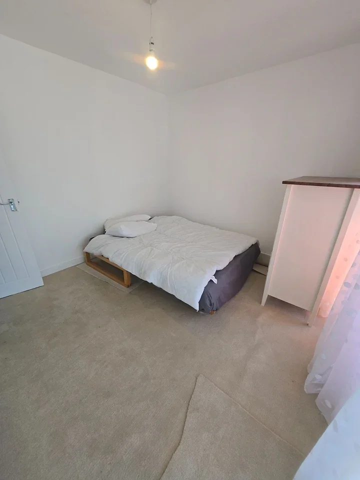 Room Orchard Grove in Greater London