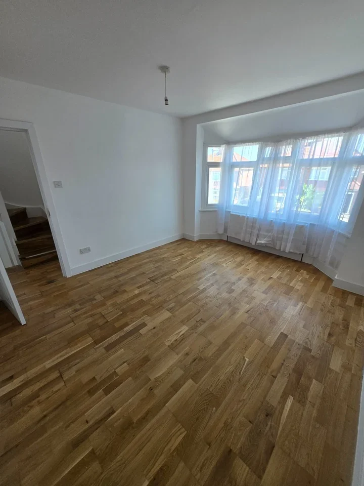 Room Orchard Grove in Greater London