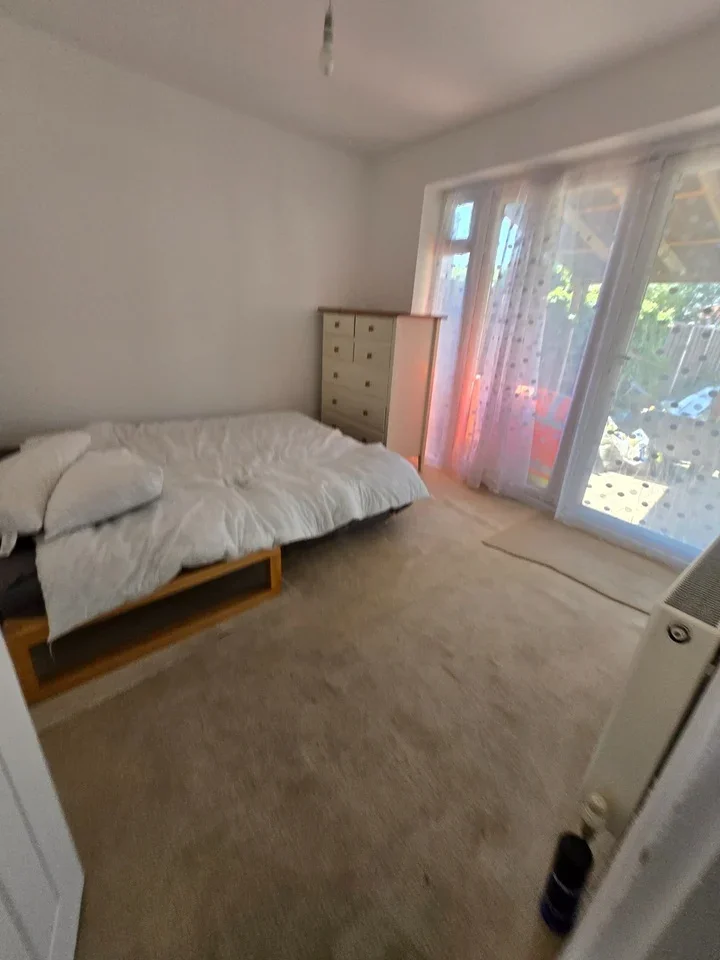 Room Orchard Grove in Greater London
