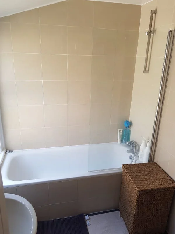Room Leigham Avenue in Greater London