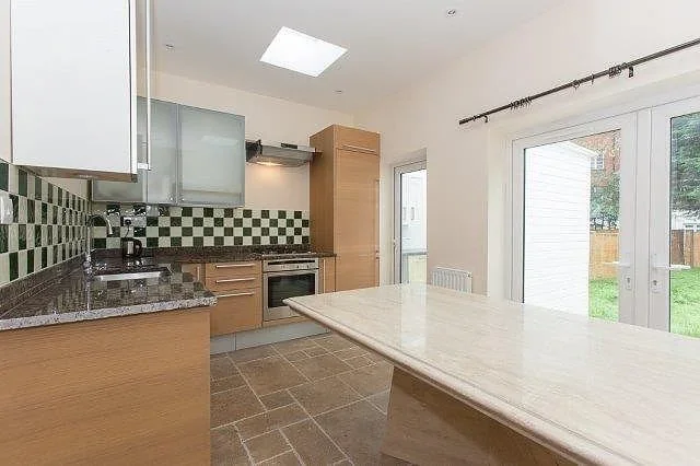 Room Worple Road in Greater London