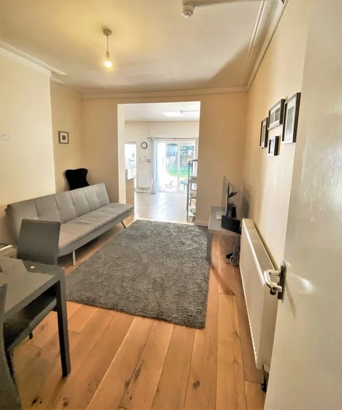 Room Worple Road in Greater London