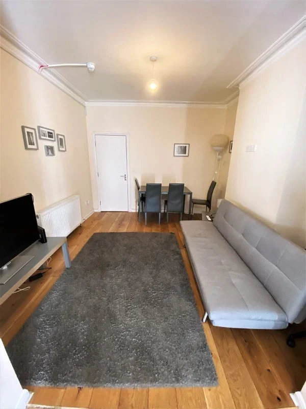 Room Worple Road in Greater London