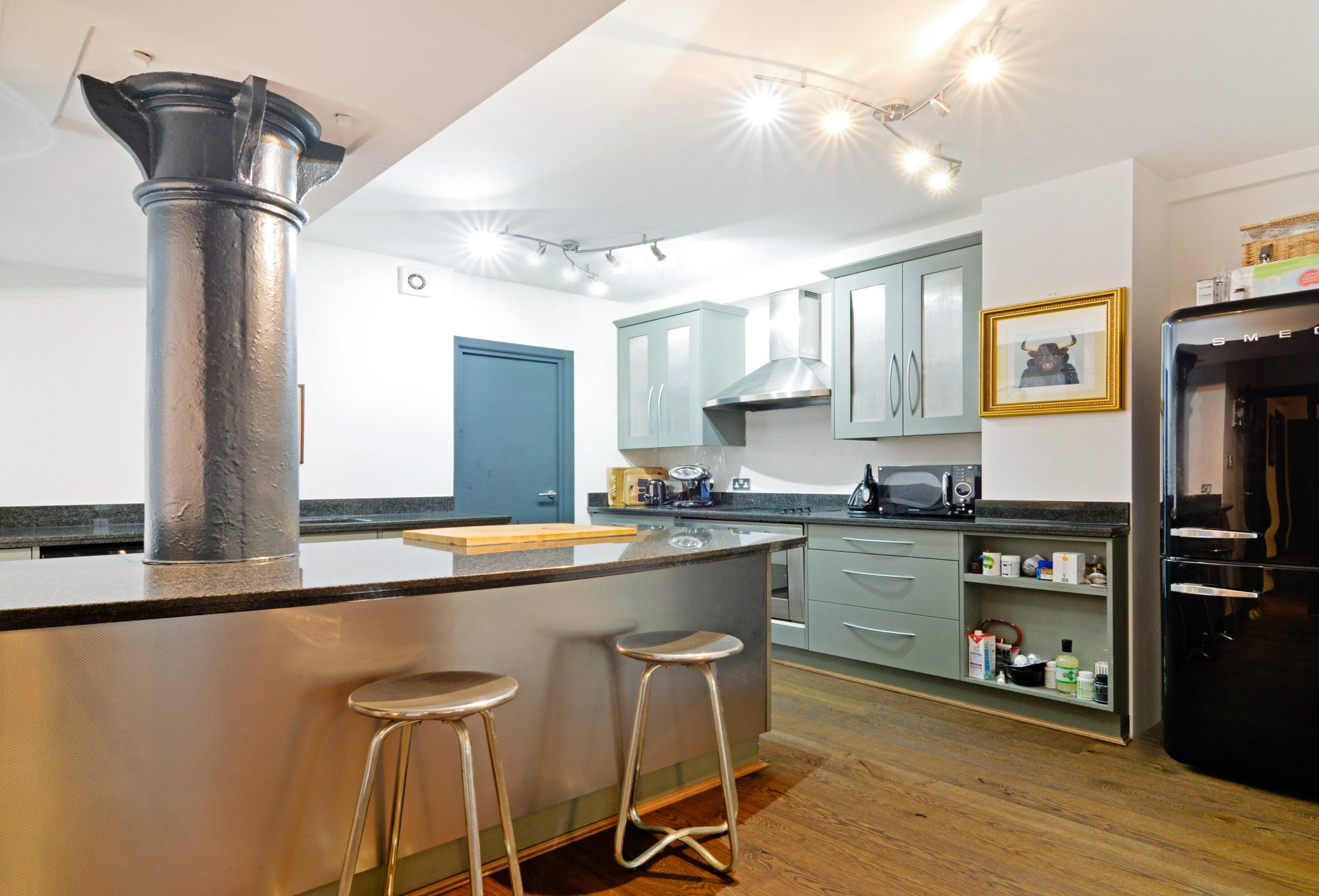Flat Wapping High Street in Greater London