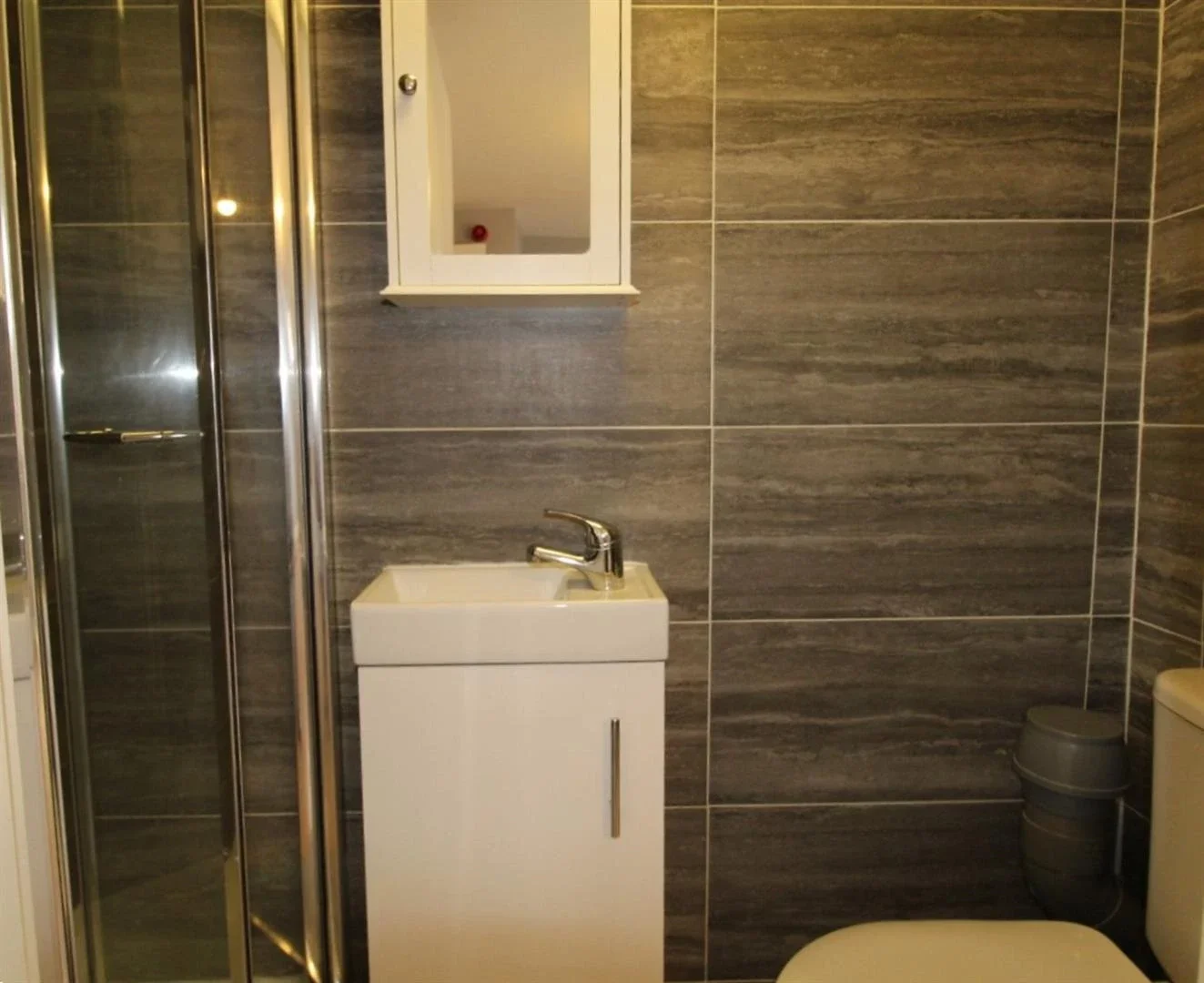 Flat Cranbrook Park in Greater London