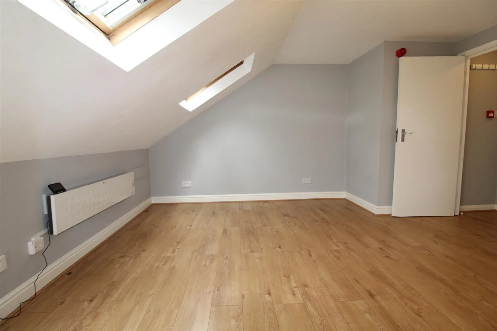 Flat Cranbrook Park in Greater London