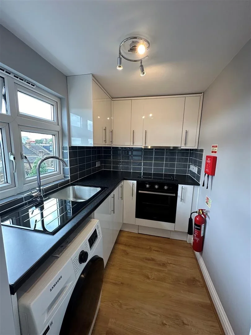 Flat Cranbrook Park in Greater London