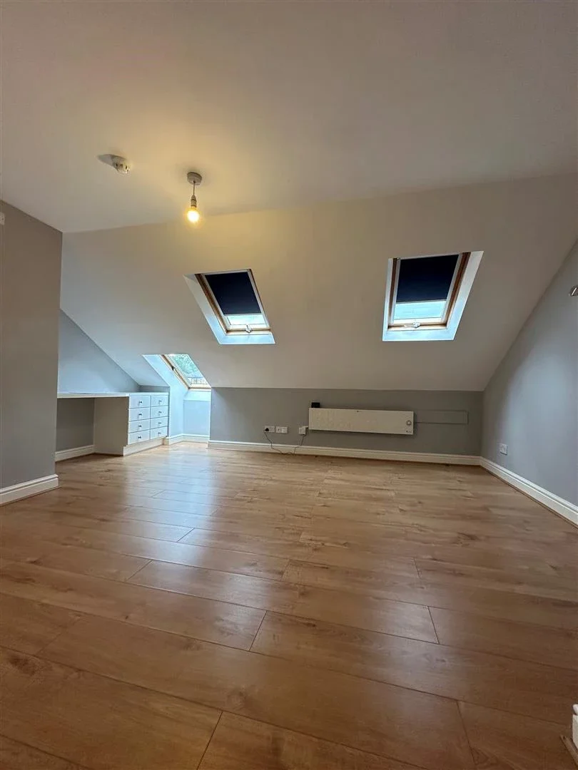 Flat Cranbrook Park in Greater London