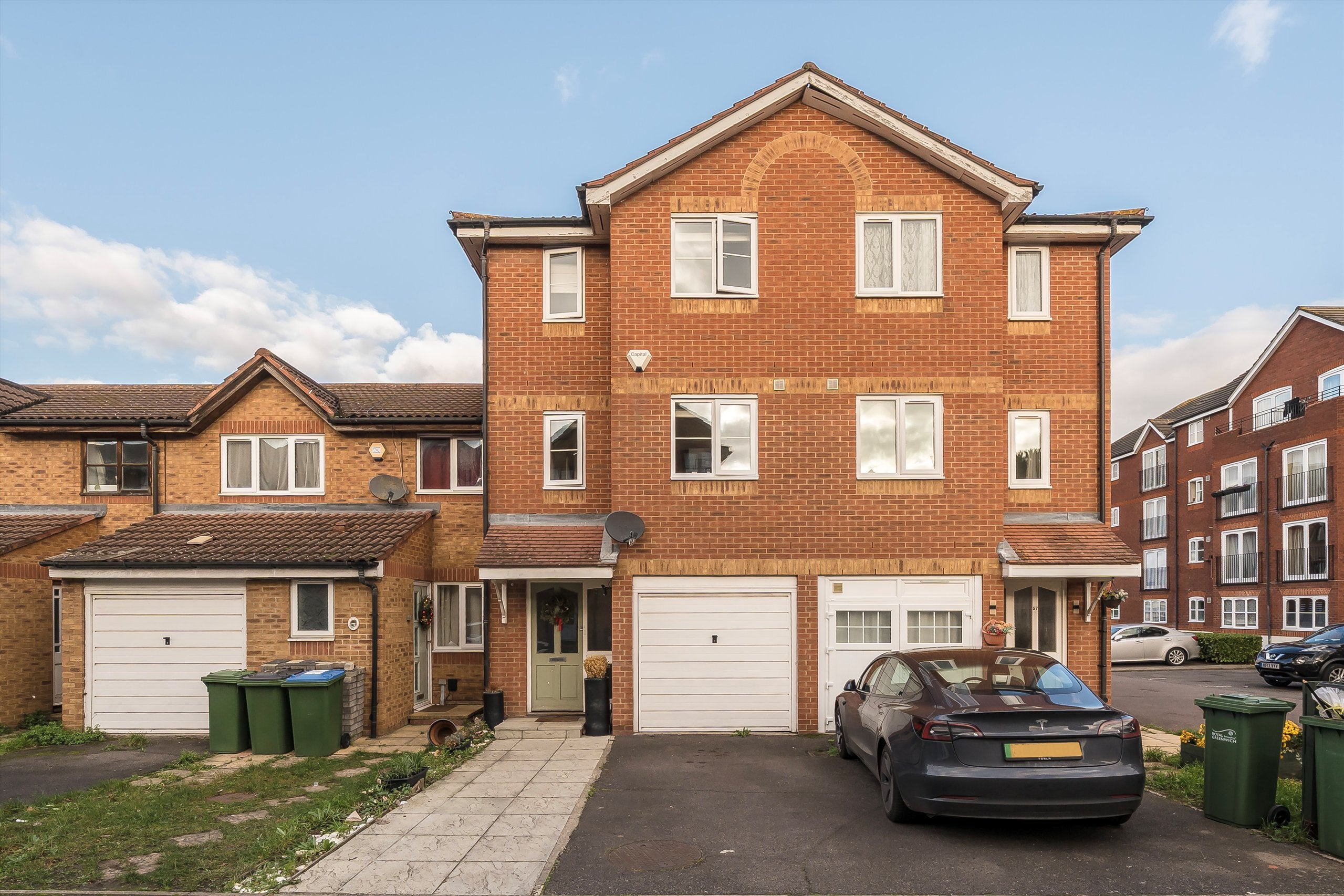 House Harlinger Street in Greater London