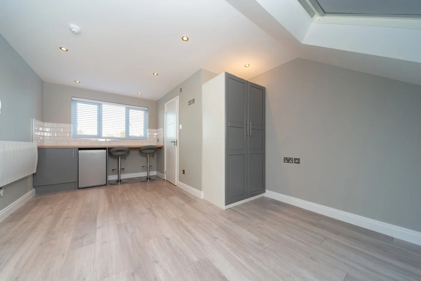 Flat Kingston Road in Mole Valley